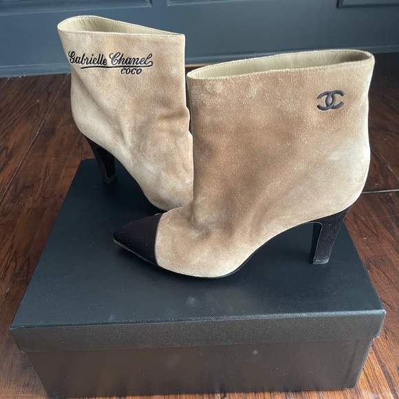 Authentic coco Chanel Gabrielle beige Black suede boots sz 37 6.5 short booties - Picture 2 of 8